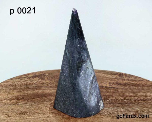 کالکشن سنگ های زینتی بر روی پایه چوبی