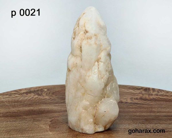 کالکشن سنگ های زینتی بر روی پایه چوبی
