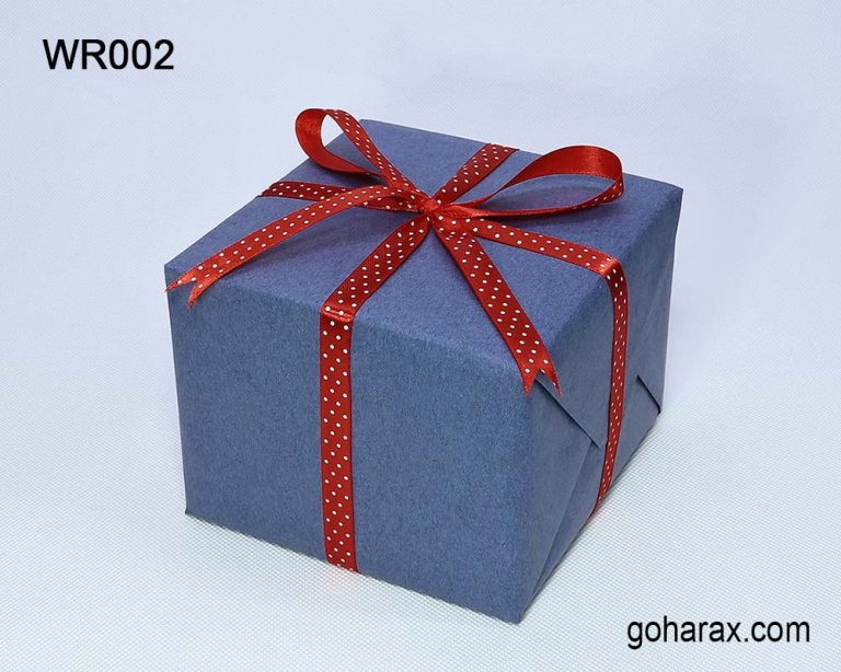 کادوپیچی با کاغذ کرافت آبی و روبان قرمز