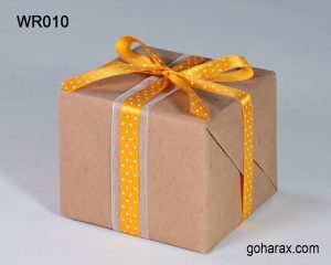 کادوپیچی با کاغذ کرافت و روبان زرد